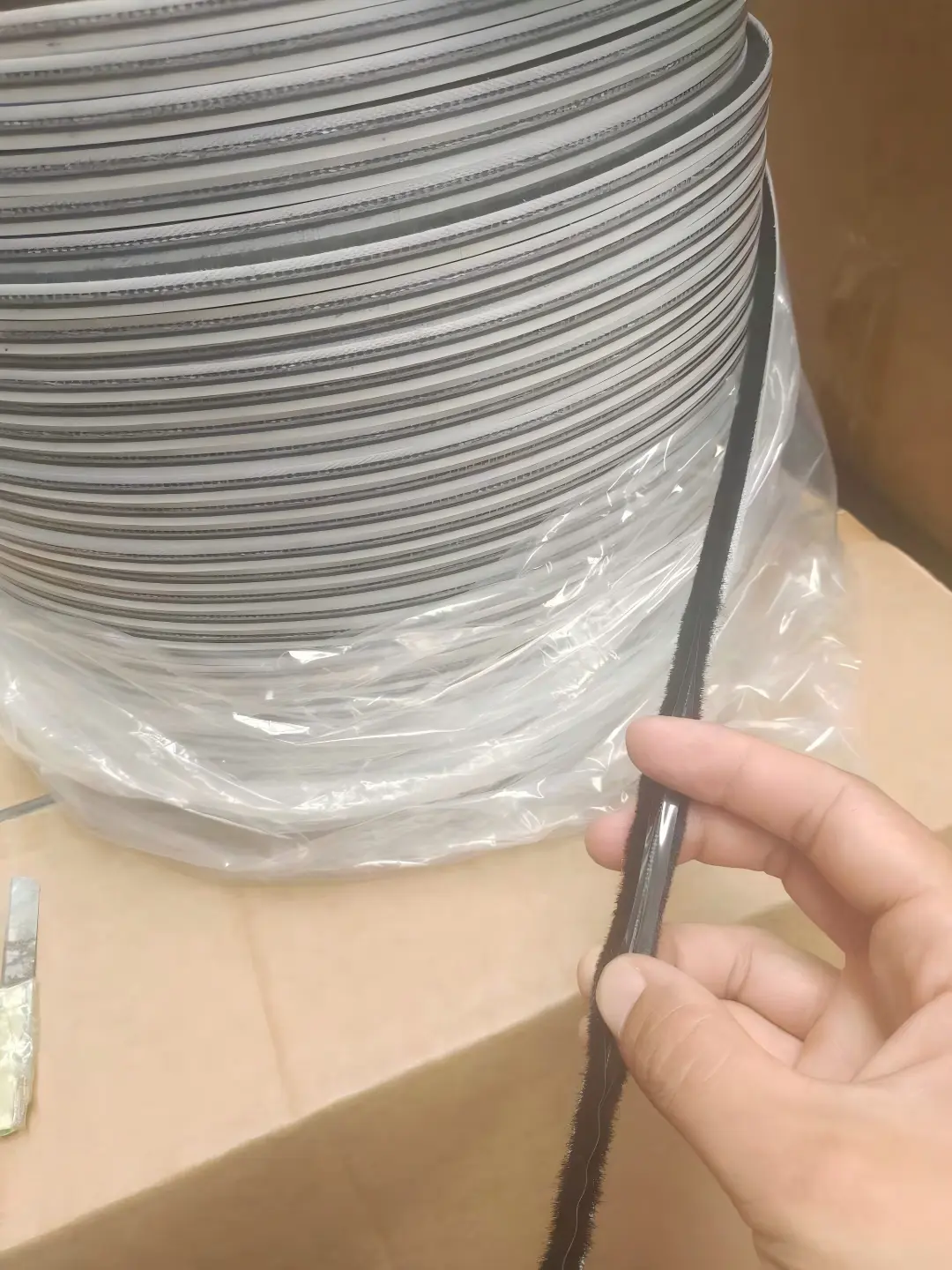 validación de medidas de burlete de cepillo en perfil de aluminio