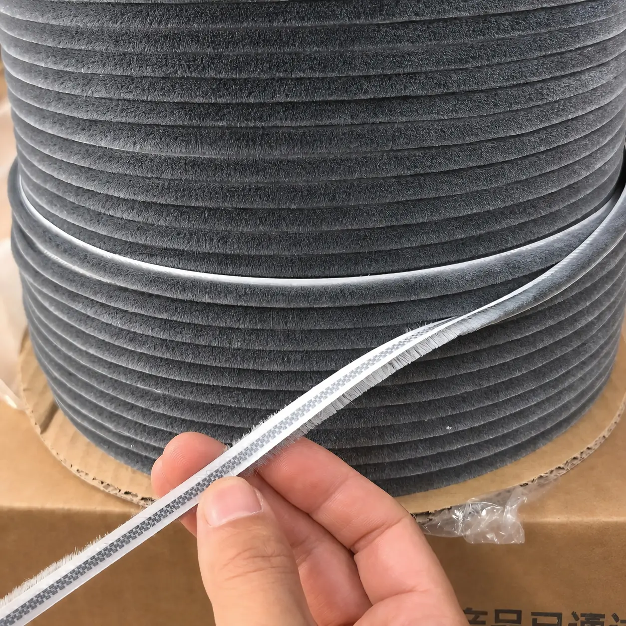 Cómo elegir felpa para ventanas corredizas de aluminio: guía B2B felpa para ventanas corredizas de aluminio con diferentes bases y alturas
